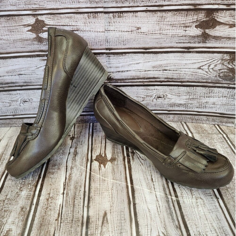 Thom McAn Savannah Women 8.5M Slip On Wedge Brown Tassles Round Toe
